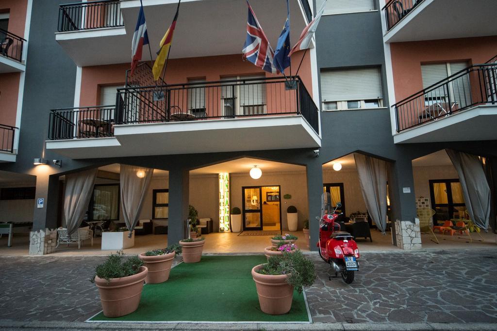Hotel Antagos Montesilvano Exterior photo